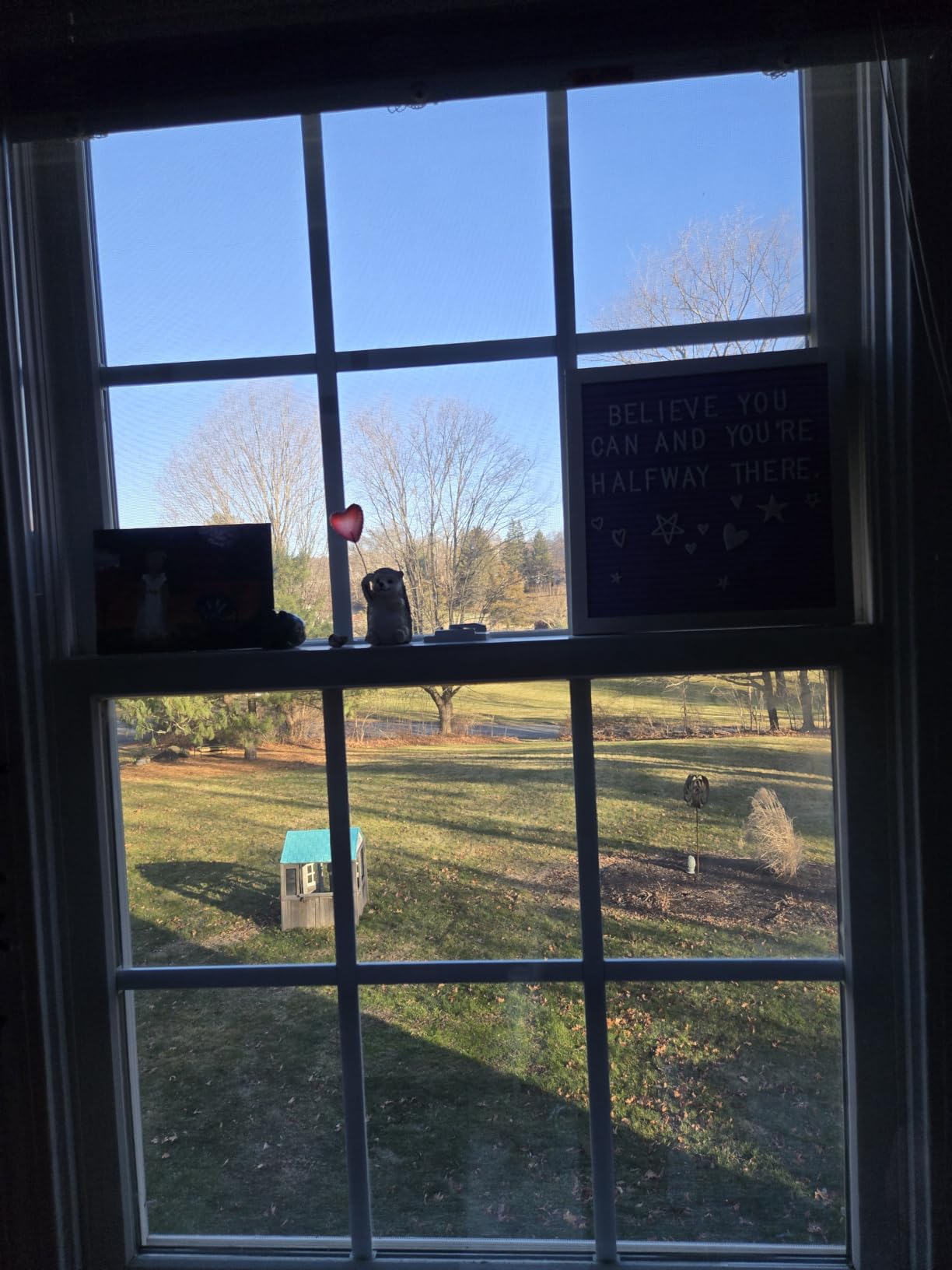 3M Indoor Window Insulation, Insulator Kit for 5 Windows 3ft x 5ft, Keeps Cold Air Out and Warm Air In, Includes Heat Shrink Window Film and Scotch Window Film Mounting Tape (2141W-6) customer photo 1