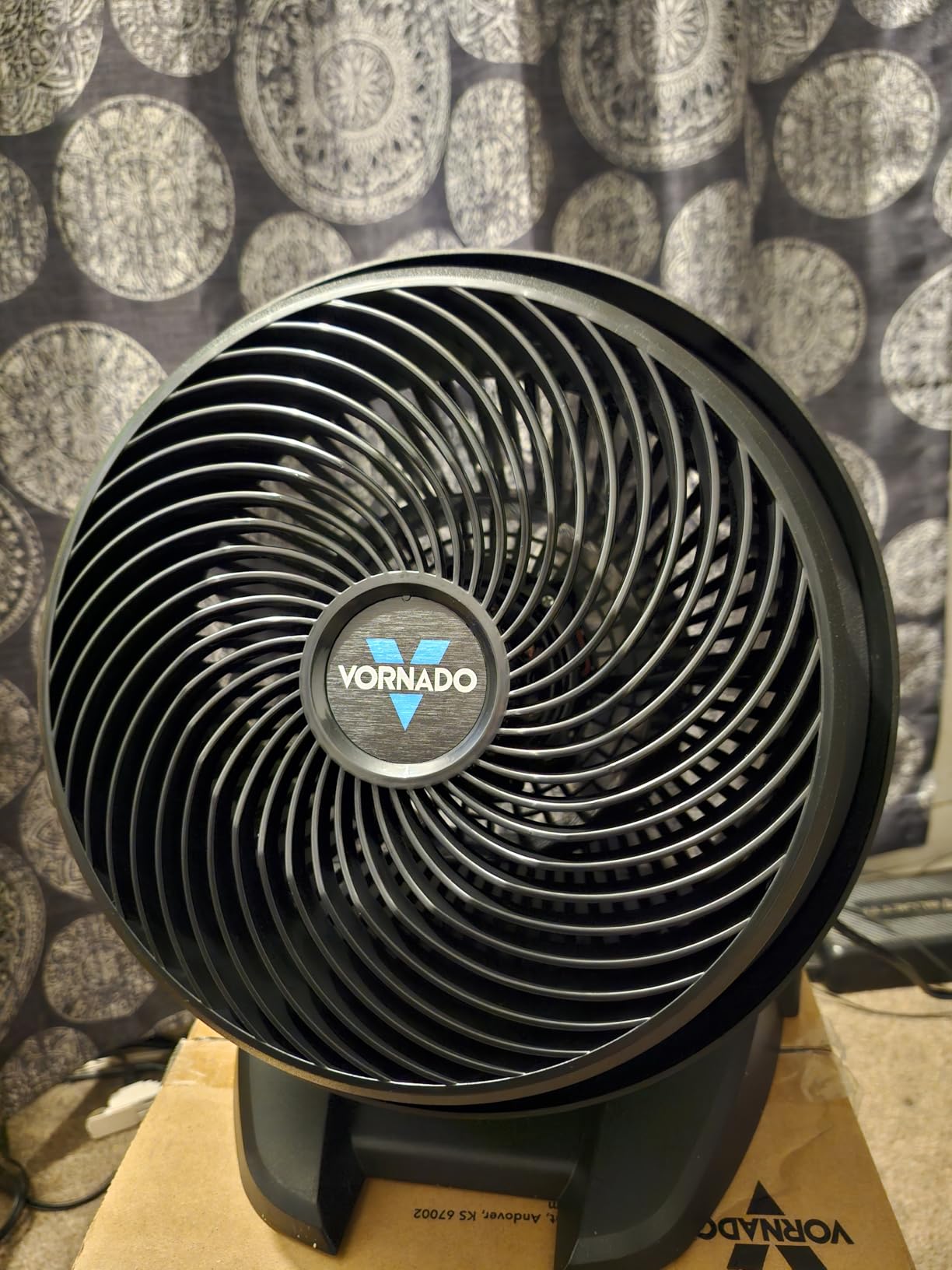 Vornado 630 Mid-Size Whole Room Air Circulator, 3-Speed, Floor Fan for Bedroom, Office, Home, Adjustable Tilt Head, 9 in, Quiet Cooling, Large Electric Fan, Black customer photo 1