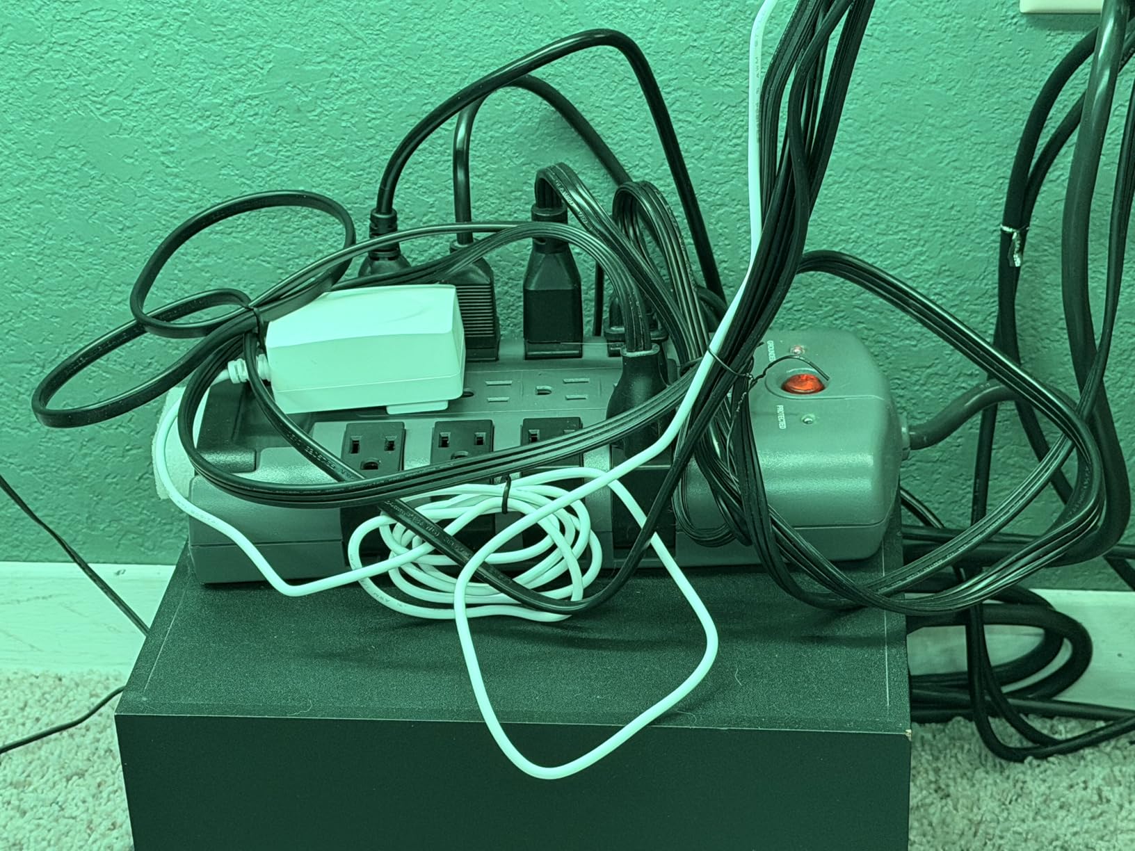 Belkin Surge Protector Power Strip w/ 8 Rotating & 4 Standard Outlets - 8ft Sturdy Extension Cord w/ Flat Pivot Plug for Home, Office, Travel, Desktop & Charging Brick - 4320 Joules of Protection customer photo 1