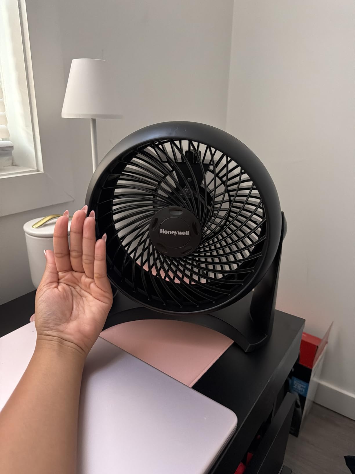 Honeywell TurboForce Air Circulator, Small Tabletop Fan, Quiet Personal Fan for Home or Office, 3 Speeds, 90 Degree Pivoting Head, Black, HT900 customer photo 1