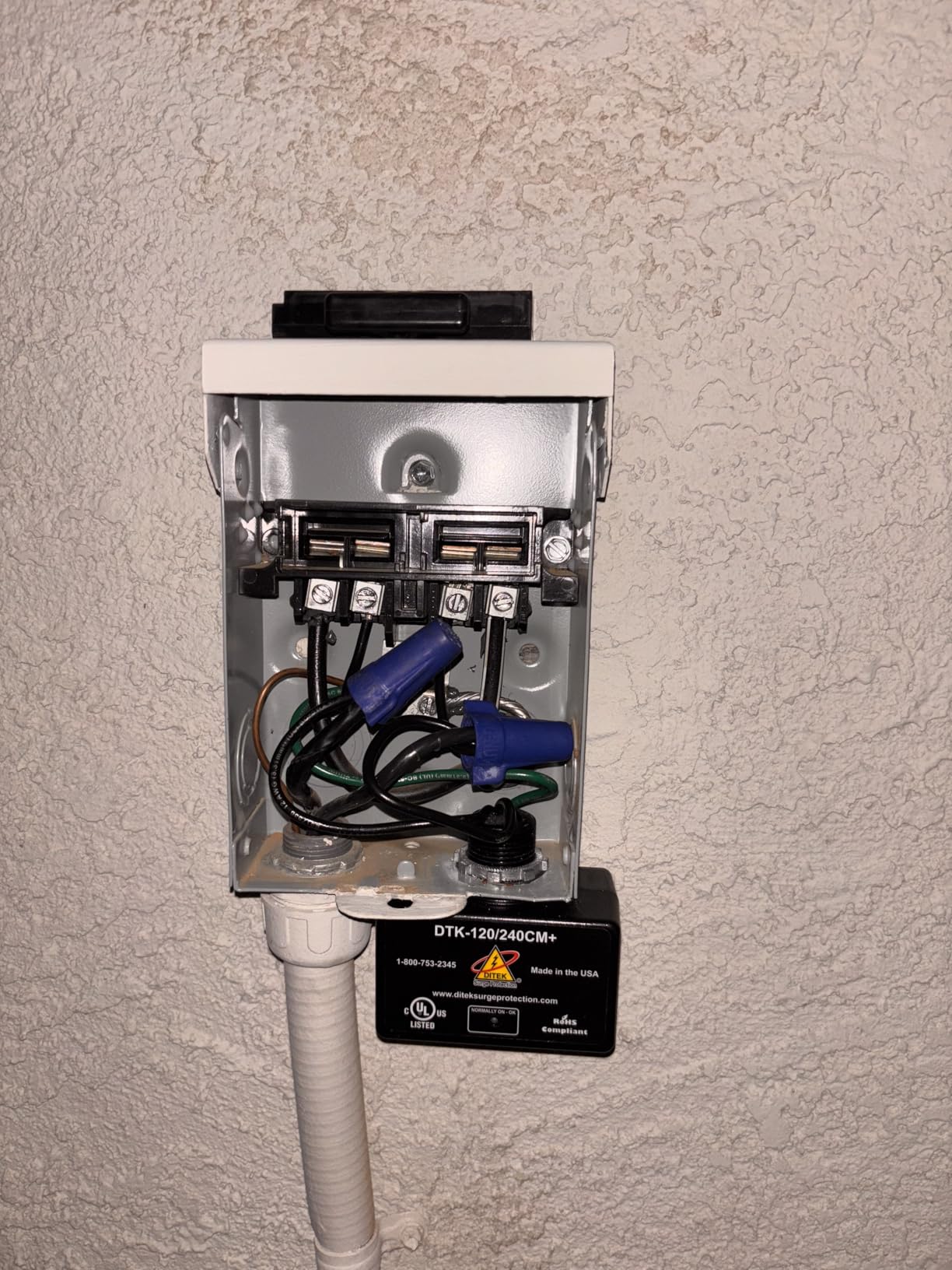 DITEK DTK-120/240CM+ Surge ARRESTOR, Parallel Protector, Multi-Purpose, NEMA 4X, UL1449 Listed, SPD, Type 1, 2W(+G), 120/240VAC customer photo 1