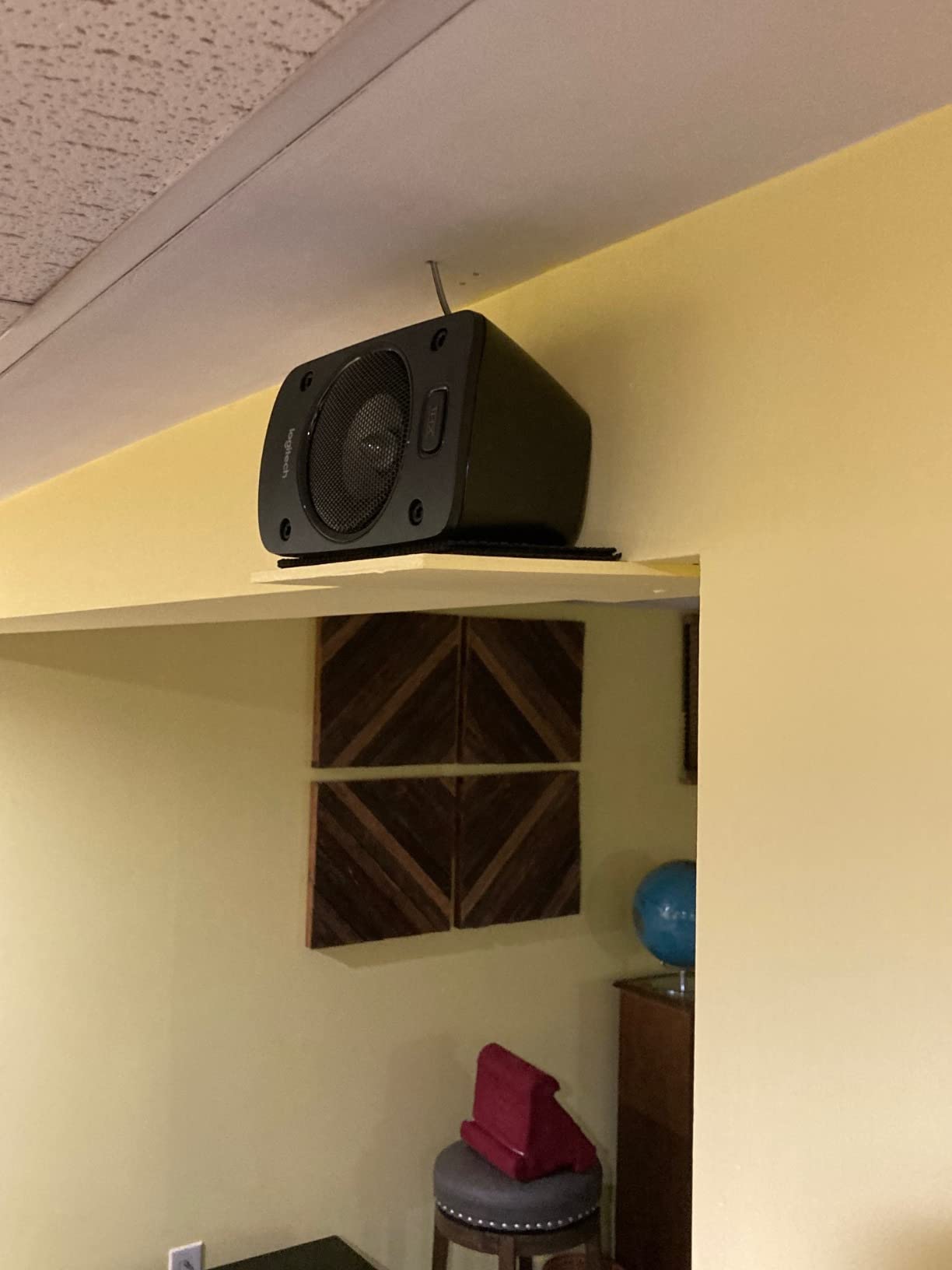 Logitech Z906 5.1 Surround Sound Speaker System - THX, Dolby Digital and DTS Digital Certified - Black customer photo 1