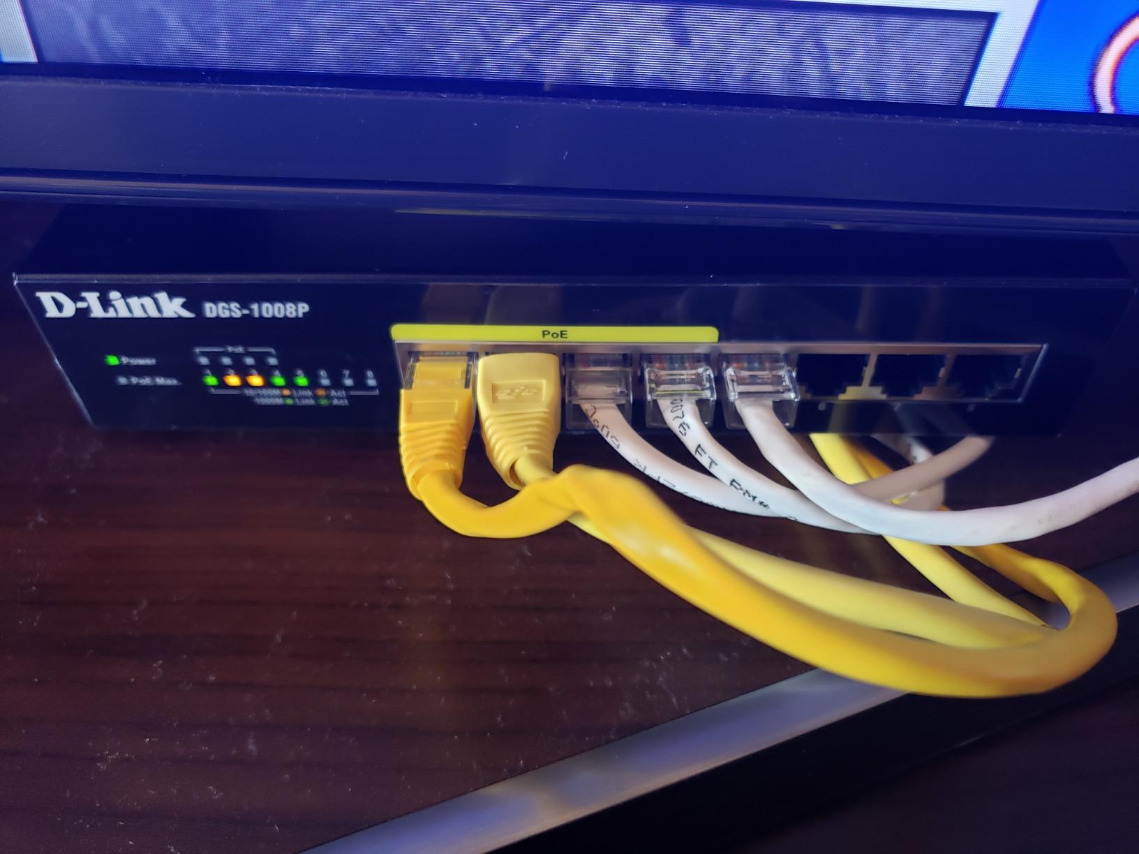 D-Link 8-Port Gigabit Unmanaged PoE+ Ethernet Switch, with 4 PoE Ports up to 60W PoE Budget, QoS, Fanless, Sturdy Metal with Shielded Ports, Compact Desktop (DGS-1008P) customer photo 1