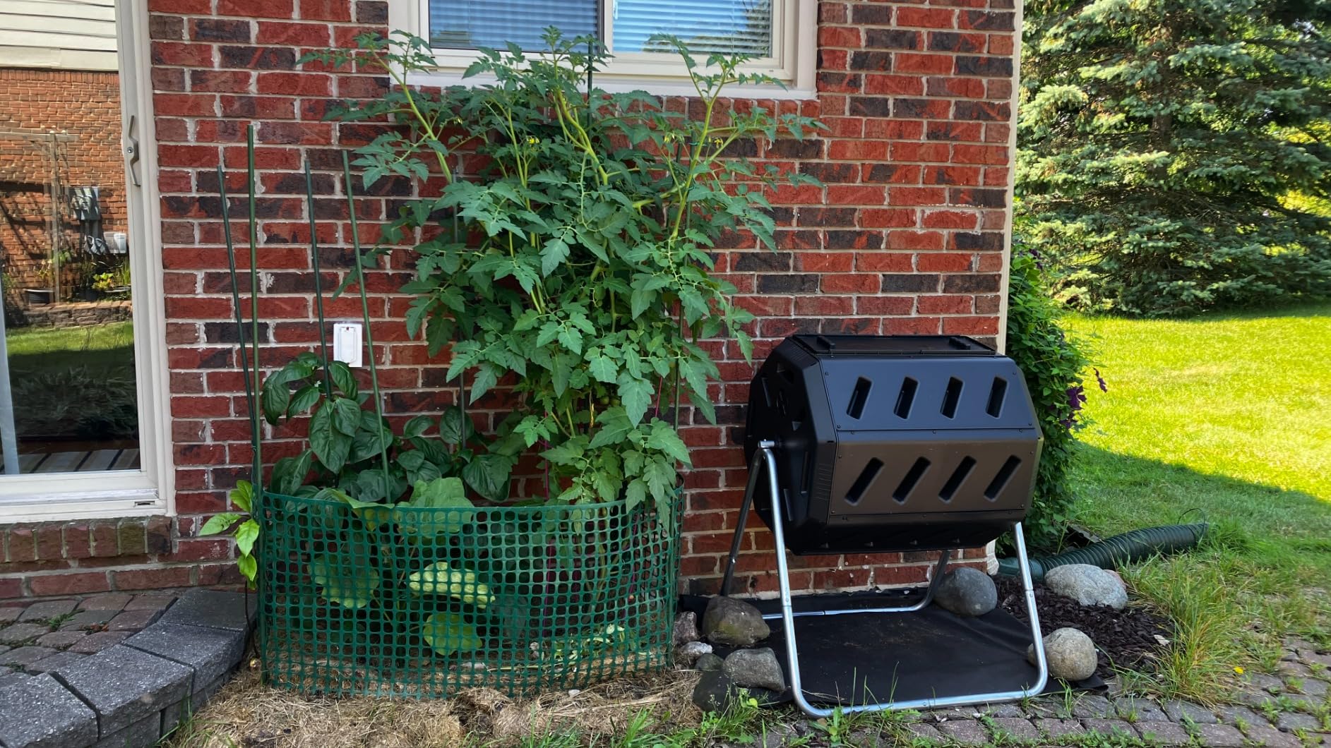 FCMP Outdoor IM4000 Dual Chamber Tumbling Composter (Black) customer photo 1
