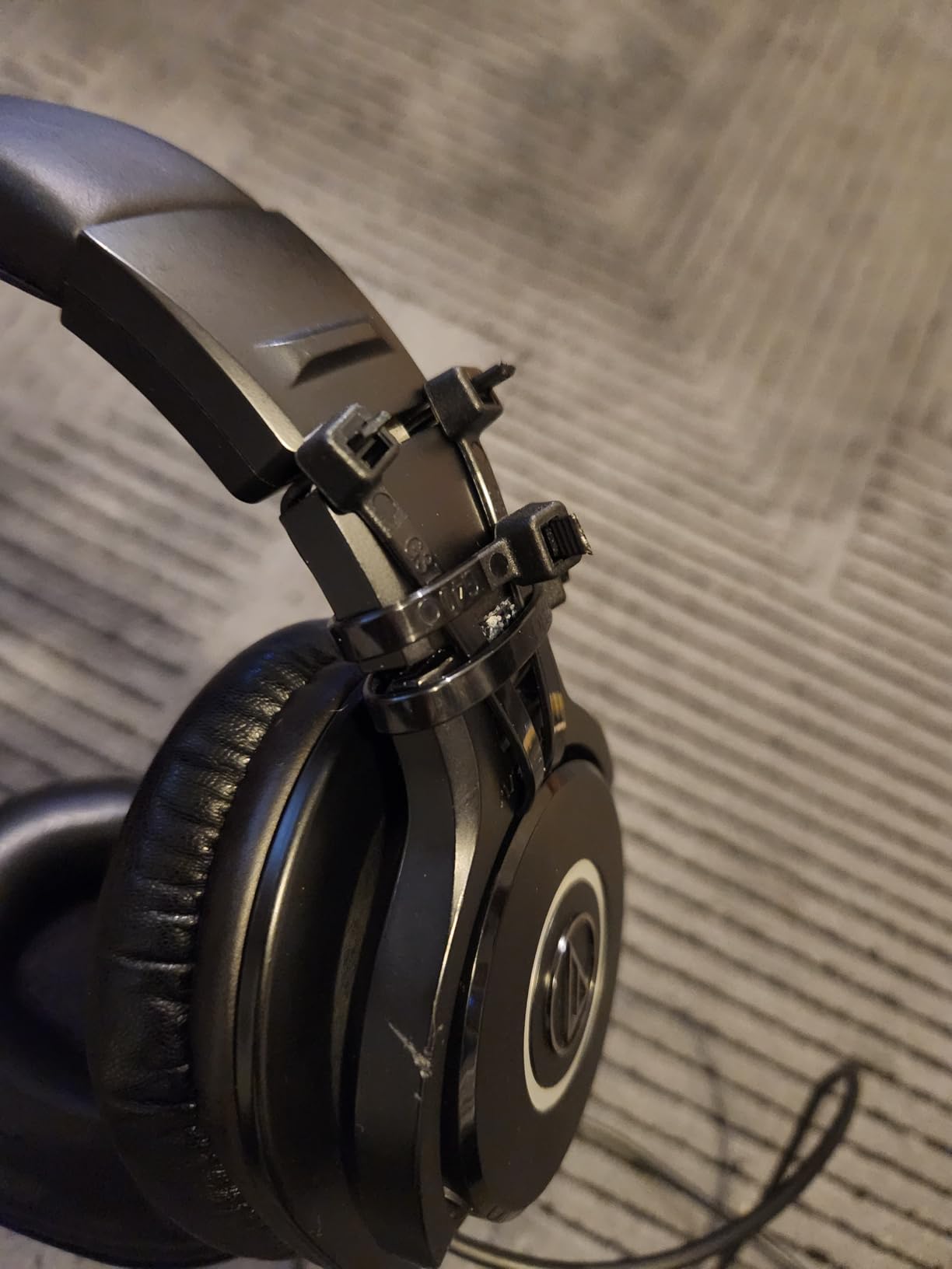 Audio-Technica ATH-M40x Professional Studio Monitor Headphone, Black customer photo 2