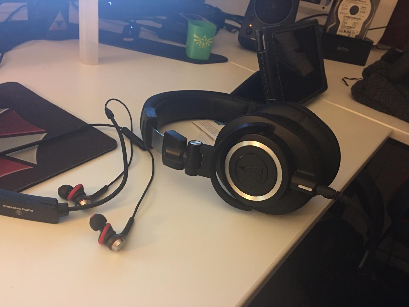 Audio-Technica ATH-M50X Professional Studio Monitor Headphones, Black customer photo 2