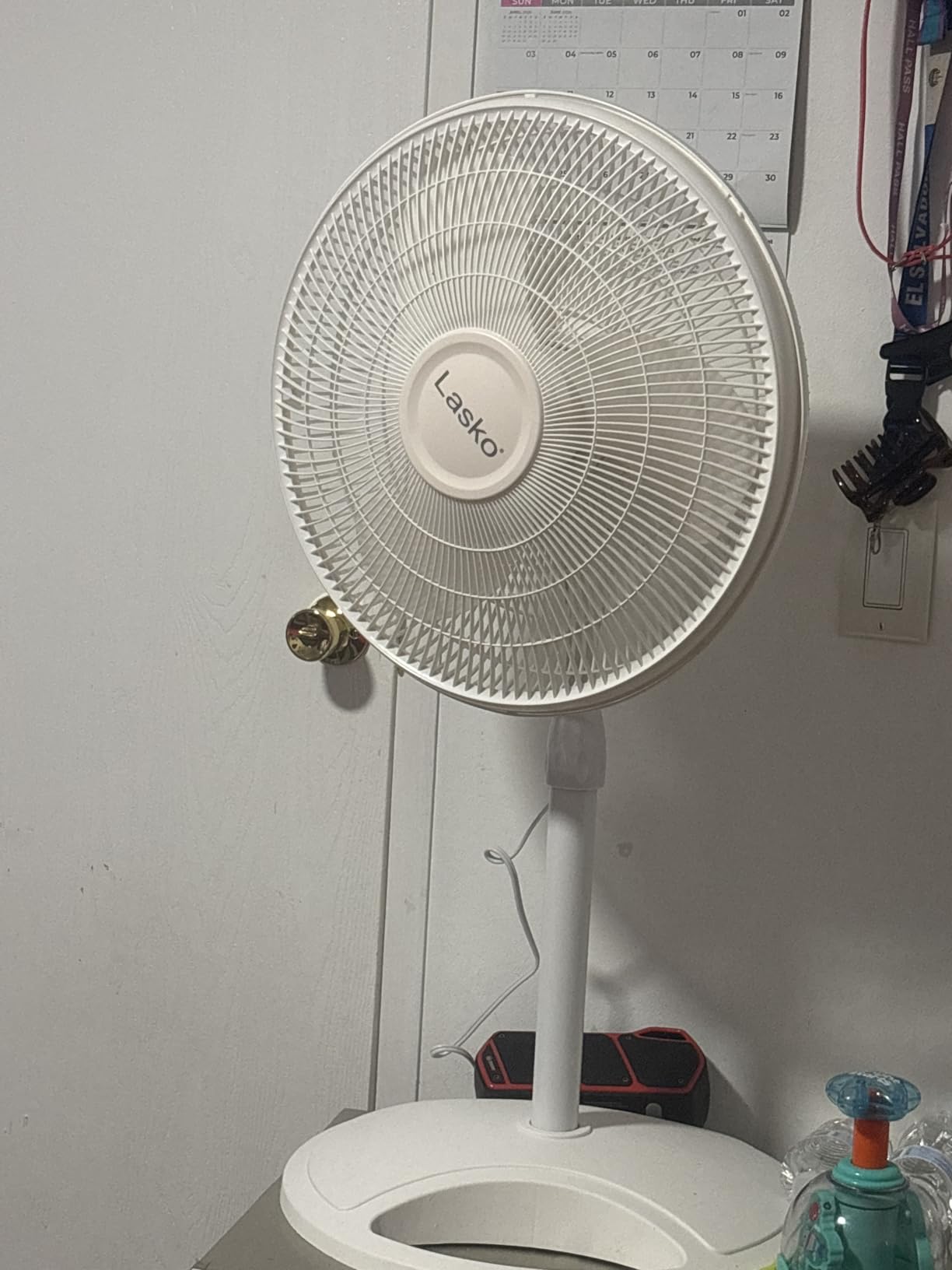 Lasko 2520 Oscillating Stand Fan, White 16 Inch customer photo 2