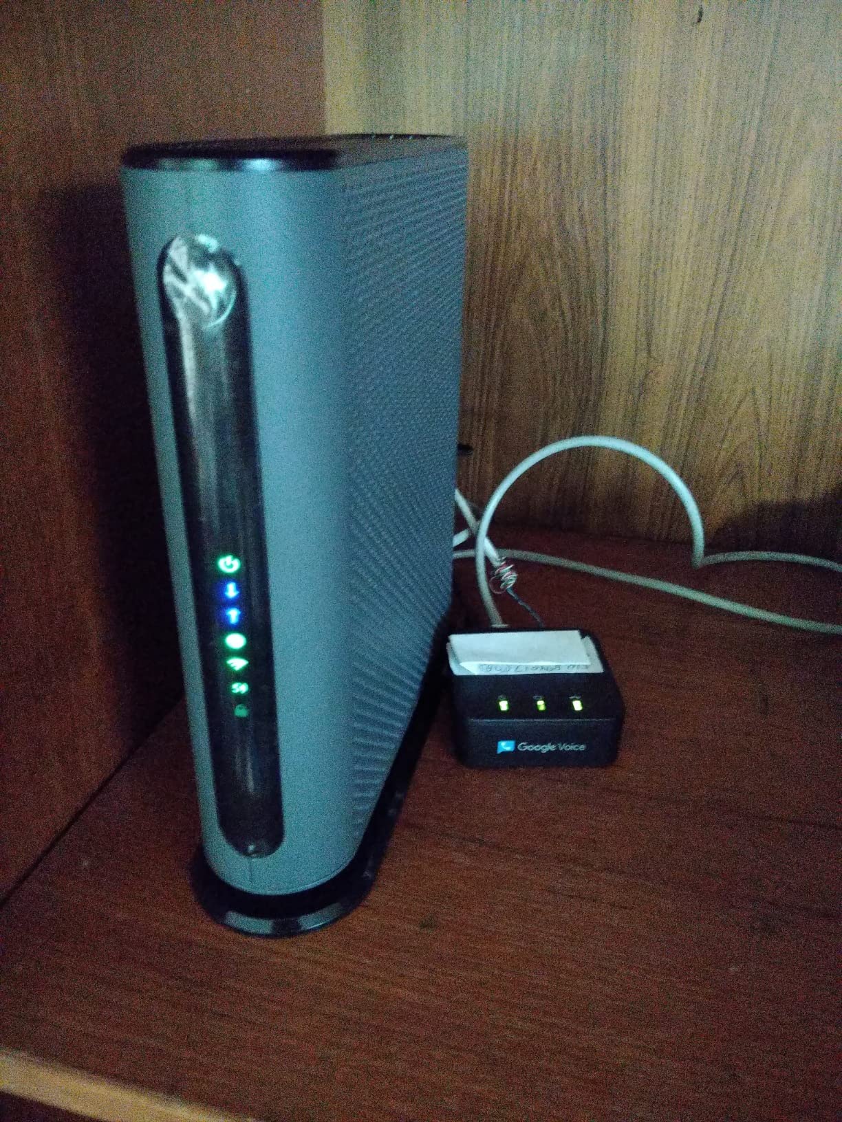 Motorola MG7550 16x4 Cable Modem Plus AC1900 Dual Band WiFi Gigabit Router with Power Boost, 686 Mbps Maximum DOCSIS 3.0 customer photo 1