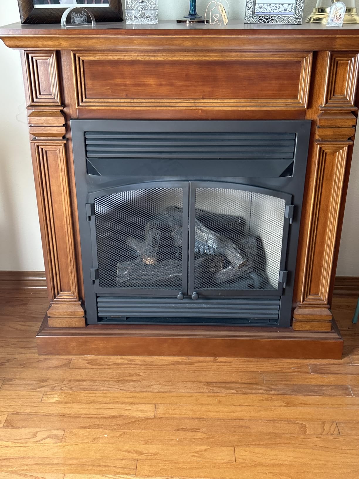 Duluth Forge Dual Fuel Ventless Gas Fireplace with Mantel - 32,000 BTU, Remote Control, Auburn Cherry Finish - Model# DFS-400R-2AC customer photo 2
