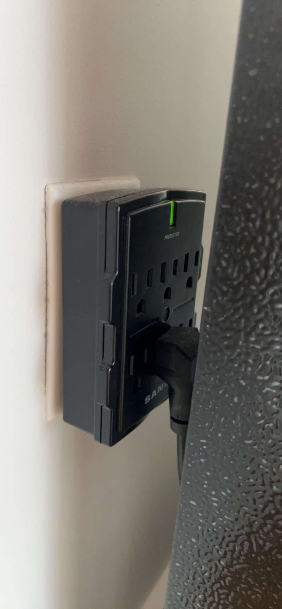 SANUS On-Wall Low Profile 1080J Fireproof Surge Protector with 6 AC Outlets & 3 Lines of Protection - Includes Power Signal Filtering Black customer photo 1