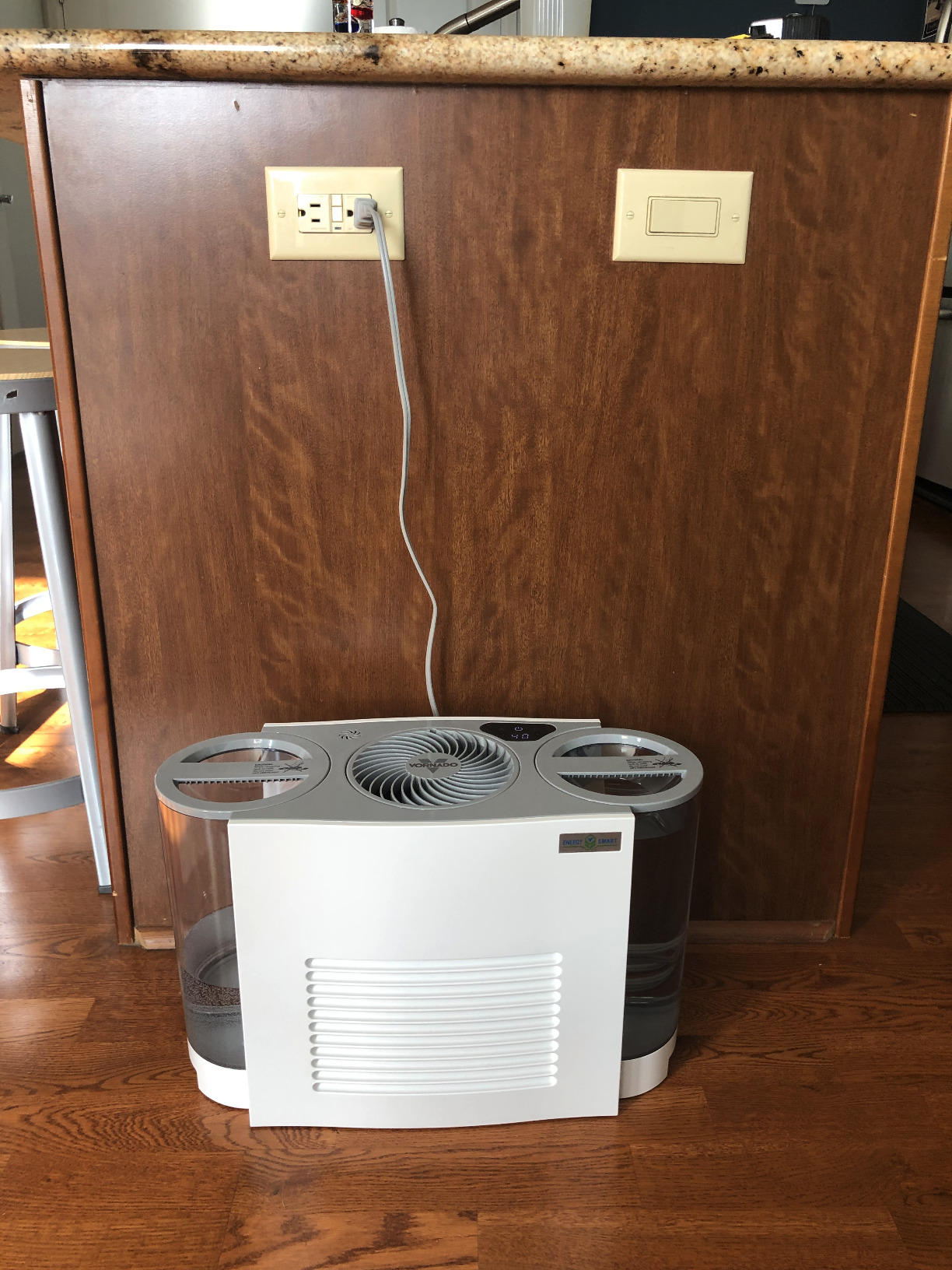 Vornado EVDC300 Energy Smart Evaporative Humidifier with Automatic Shut-off, 1 Gallon Capacity, LED Display, White customer photo 1