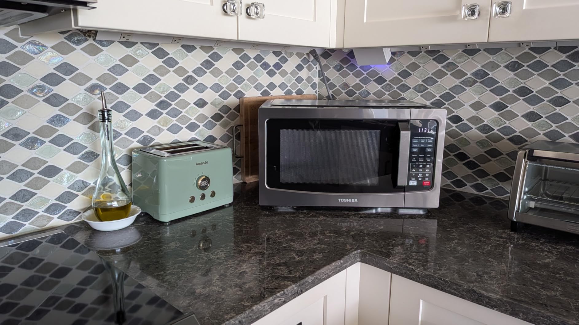 TOSHIBA EM131A5C-BS Countertop Microwave Ovens 1.2 Cu Ft, 12.4
