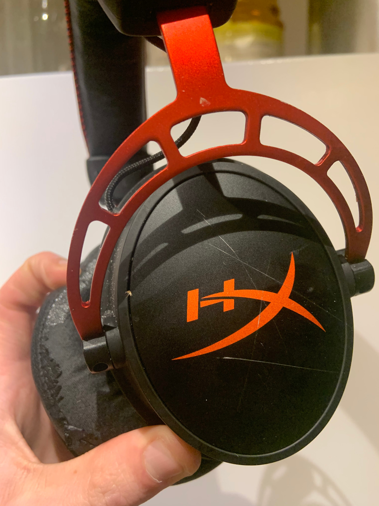 HyperX Cloud Alpha - Gaming Headset, Dual Chamber Drivers, Legendary Comfort, Aluminum Frame, Detachable Microphone, Works on PC, PS4, PS5, Xbox One, Xbox Series X|S, Nintendo Switch and Mobile - Red customer photo 2