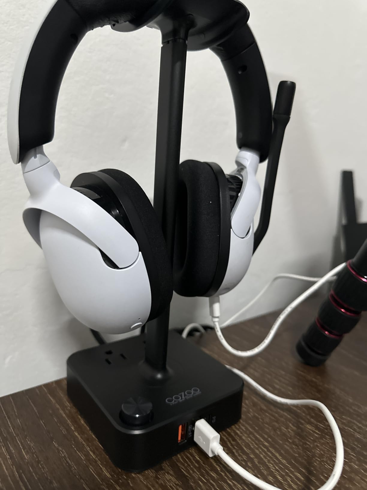 COZOO Headphone Stand with USB Charger Desktop Gaming Headset Holder Hanger with 3 USB Charging Station and 2 Outlets Power Strip,Suitable for Gaming, DJ,Wireless Earphone Display, Gamer Gifts for Men customer photo 2