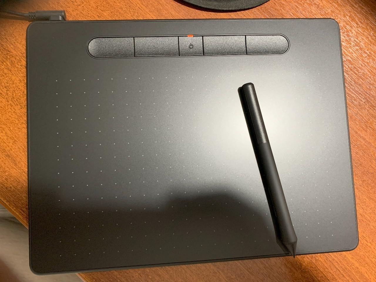 Wacom Intuos Medium Bluetooth Graphics Drawing Tablet, Portable for Teachers, Students and Creators, 4 Customizable ExpressKeys, Compatible with Chromebook Mac OS Android and Windows - Black customer photo 1