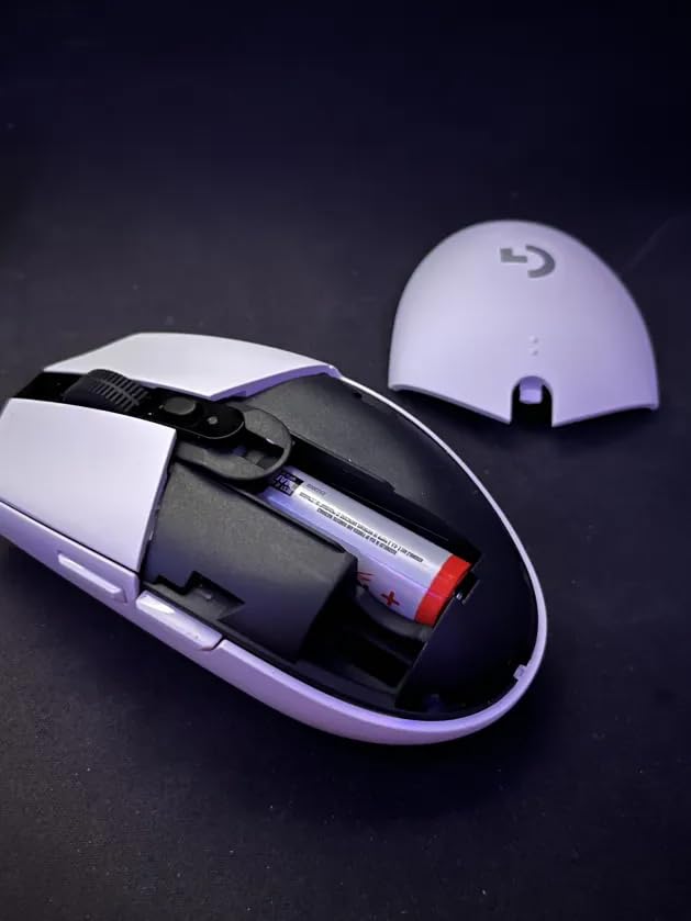Logitech G305 Lightspeed Wireless Gaming Mouse, Hero Sensor, 12,000 DPI, Lightweight, 6 Programmable Buttons, 250h Battery, On-Board Memory, Compatible with PC, Mac - White customer photo 2