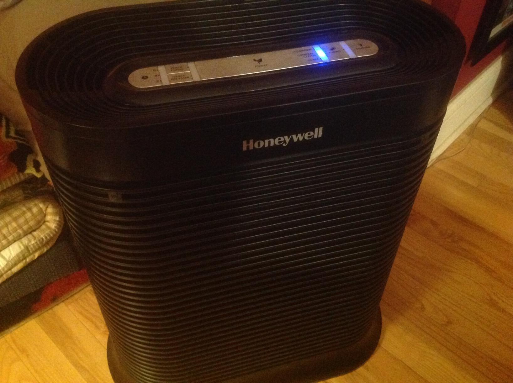 AllergenPlus HEPA Air Purifier for Home, 2250 Ft² Rooms in 1 hour, Reduces Allergens, Dust, Pollen, Smoke, Pet Dander, Odors, White, HPA304 customer photo 1