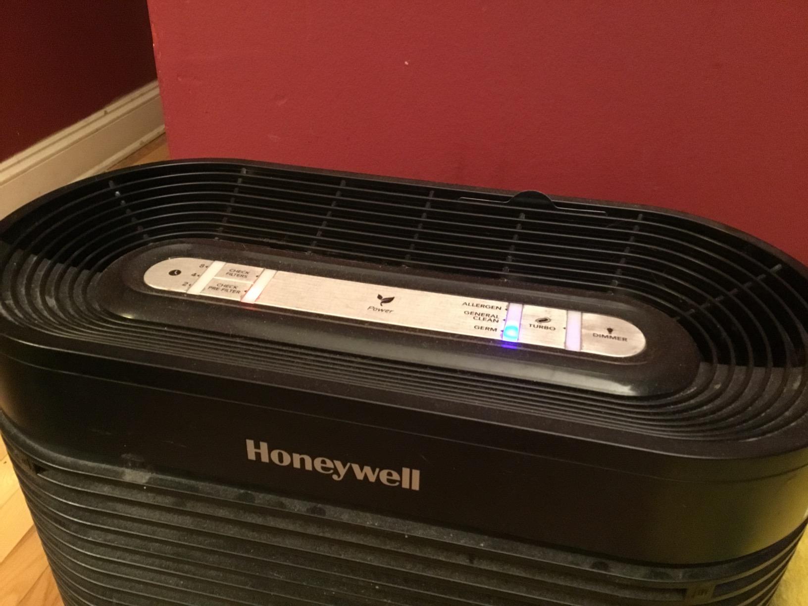 AllergenPlus HEPA Air Purifier for Home, 2250 Ft² Rooms in 1 hour, Reduces Allergens, Dust, Pollen, Smoke, Pet Dander, Odors, White, HPA304 customer photo 2