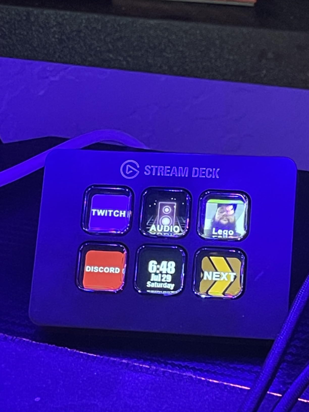 Elgato Stream Deck Mini - Control Zoom, Teams, PowerPoint, MS Office and Boost Productivity with Seamless Integration for Daily Apps, Set Up Shortcuts Easily, USB, Compatible with Mac and PC customer photo 1