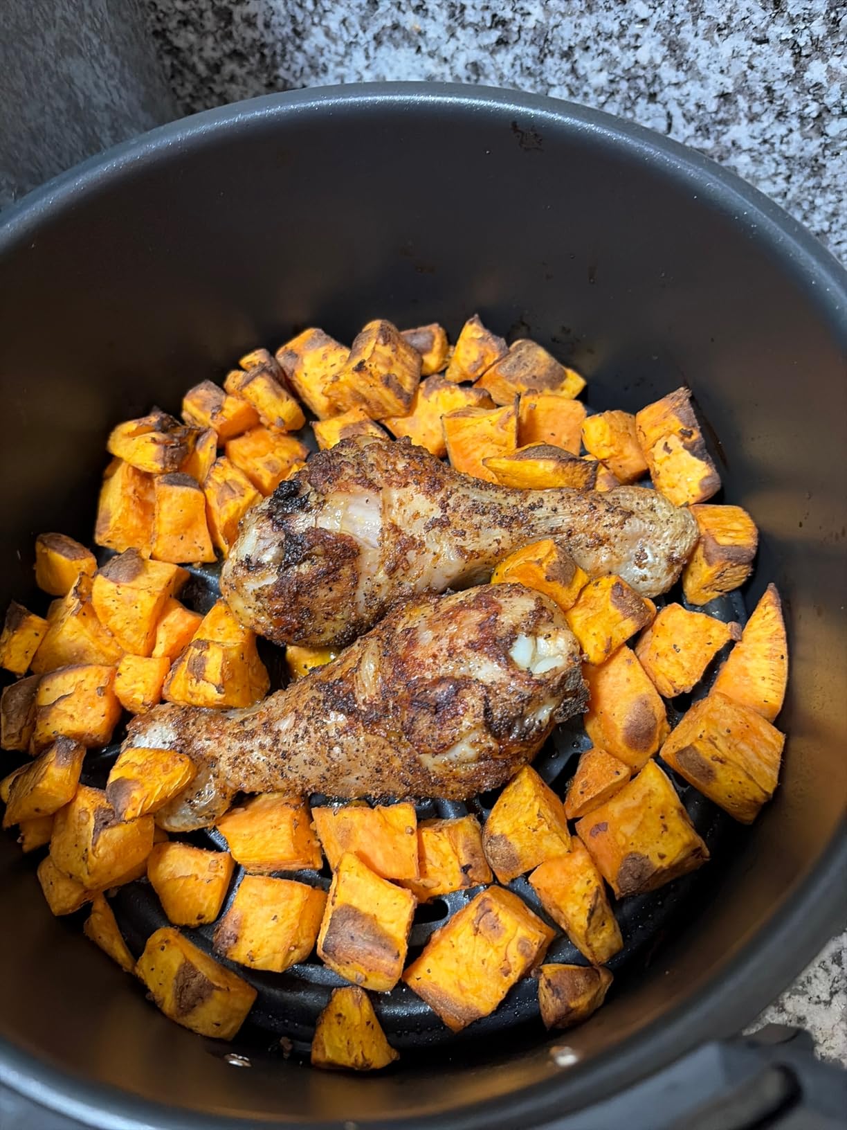 Ninja Air Fryer | 4 QT Capacity | 4-in-1 Roast, Crisp, Roast, Reheats, & Dehydrates | Dishwasher Safe Parts | 105°F-400°F | Includes 20 Easy & Healthy Recipes | 1550 watt | Grey | AF101 customer photo 2