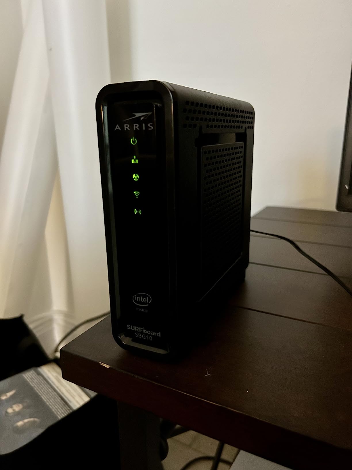 ARRIS Surfboard SBG10 - Cable Modem Router Combo - DOCSIS 3.0 16x4 Gigabit & AC1600 WiFi, 400 Mbps Max Internet Speeds customer photo 2