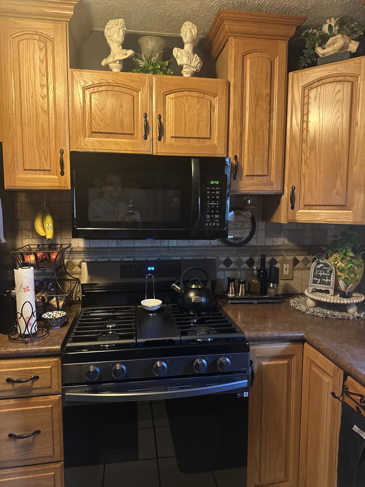 BLACK+DECKER Digital Microwave Oven with Turntable Push-Button Door, Child Safety Lock, Stainless Steel, 0.9 Cu Ft customer photo 1