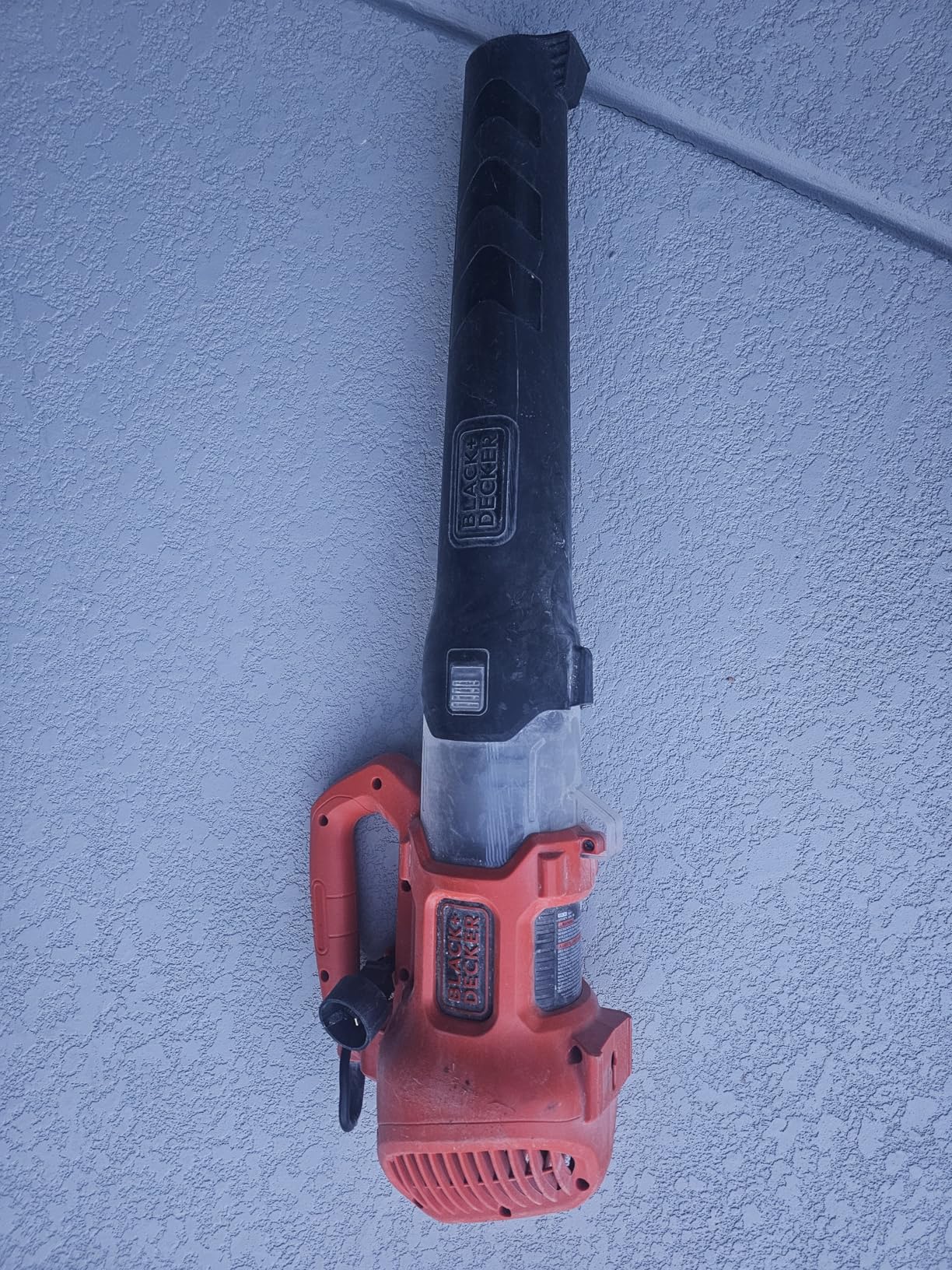 BLACK + DECKER Electric Leaf Blower, Hand Held Blowers for Lawn Care, Up to 450 CFM and 140 MPH Power, Axial, Lightweight, Corded (BEBL750) customer photo 1