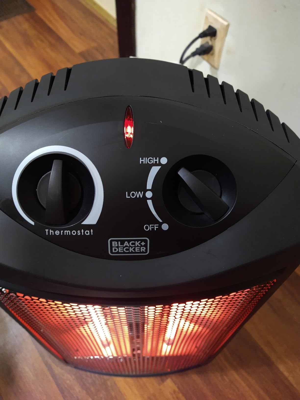BLACK+DECKER Infrared Radiant Quartz Tower Heater, 1500W Space Heater with Adjustable Thermostat, Portable Heater with 2 Settings, Personal Heater for Home and Office, BHTI06, Black customer photo 1