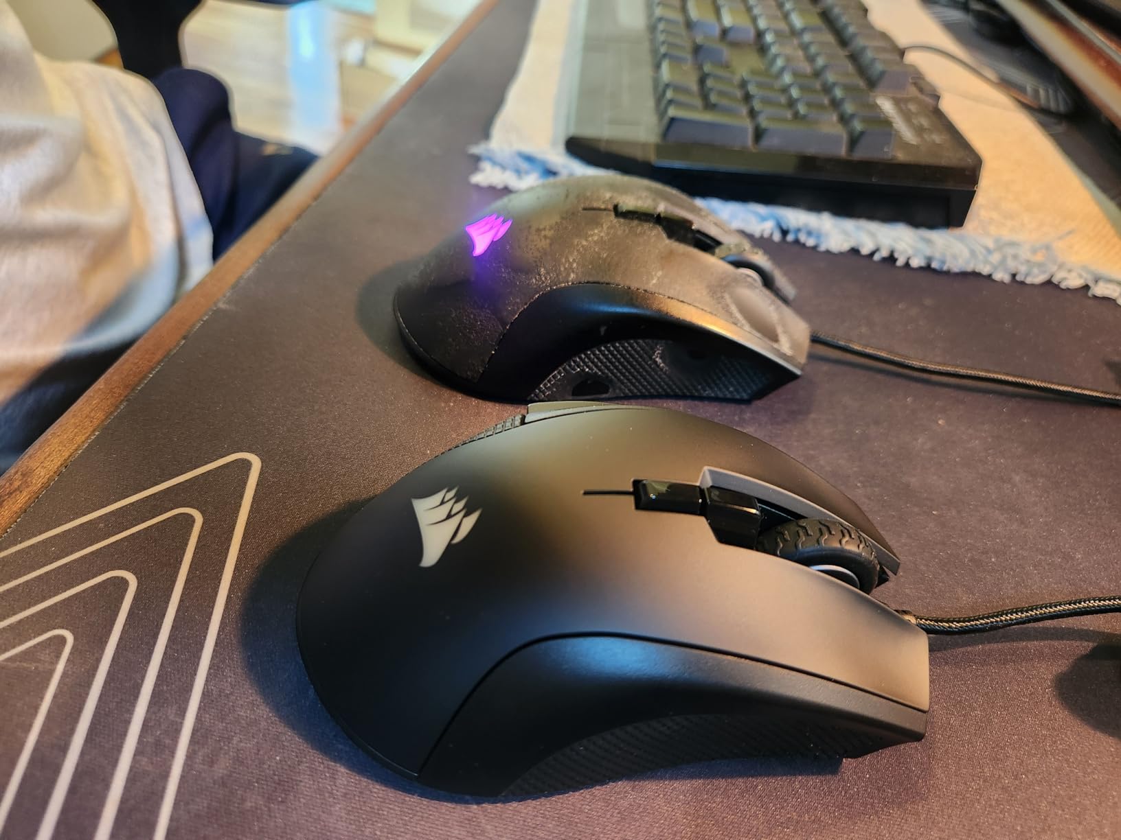 Corsair IRONCLAW RGB Wired FPS/MOBA Gaming Mouse - 18,000 DPI - 7 Programmable Buttons - Designed for Large Hands - iCUE Compatible - PC, Mac, PS5, PS4, Xbox - Black customer photo 2