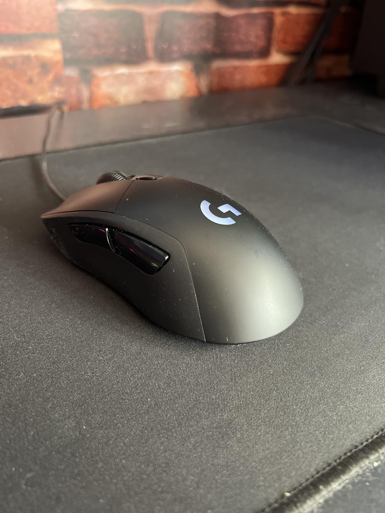 Logitech G403 Hero 25K Gaming Mouse, Lightsync RGB, Lightweight 87G+10G Optional, Braided Cable, 25,600 DPI, Rubber Side Grips, Black customer photo 1