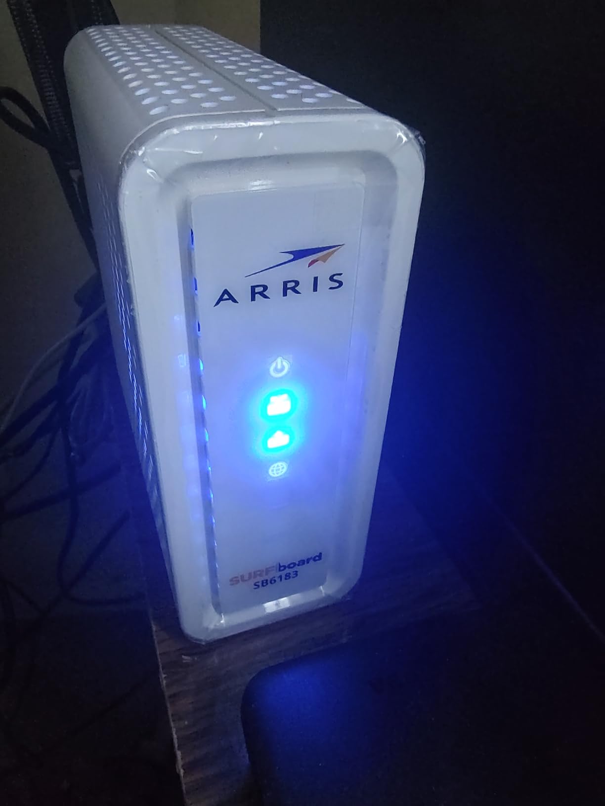 ARRIS (SB6183) - Cable Modem - Fast DOCSIS 3.0 16x4 Gigabit, [Check with your provider for compatibility], 1 Gbps Port, 400 Mbps Max Internet Speed, 2 Year Warranty customer photo 1