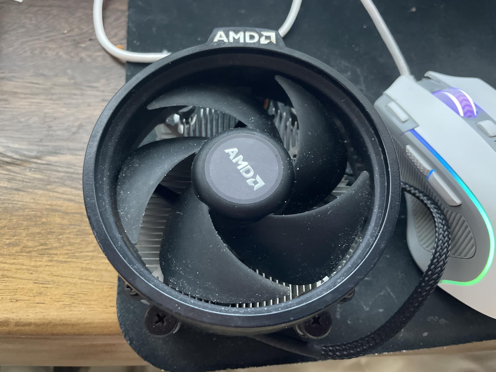AMD Wraith Stealth Socket AM4 4-Pin Connector CPU Cooler with Aluminum Heatsink & 3.93-Inch Fan (Slim) customer photo 2