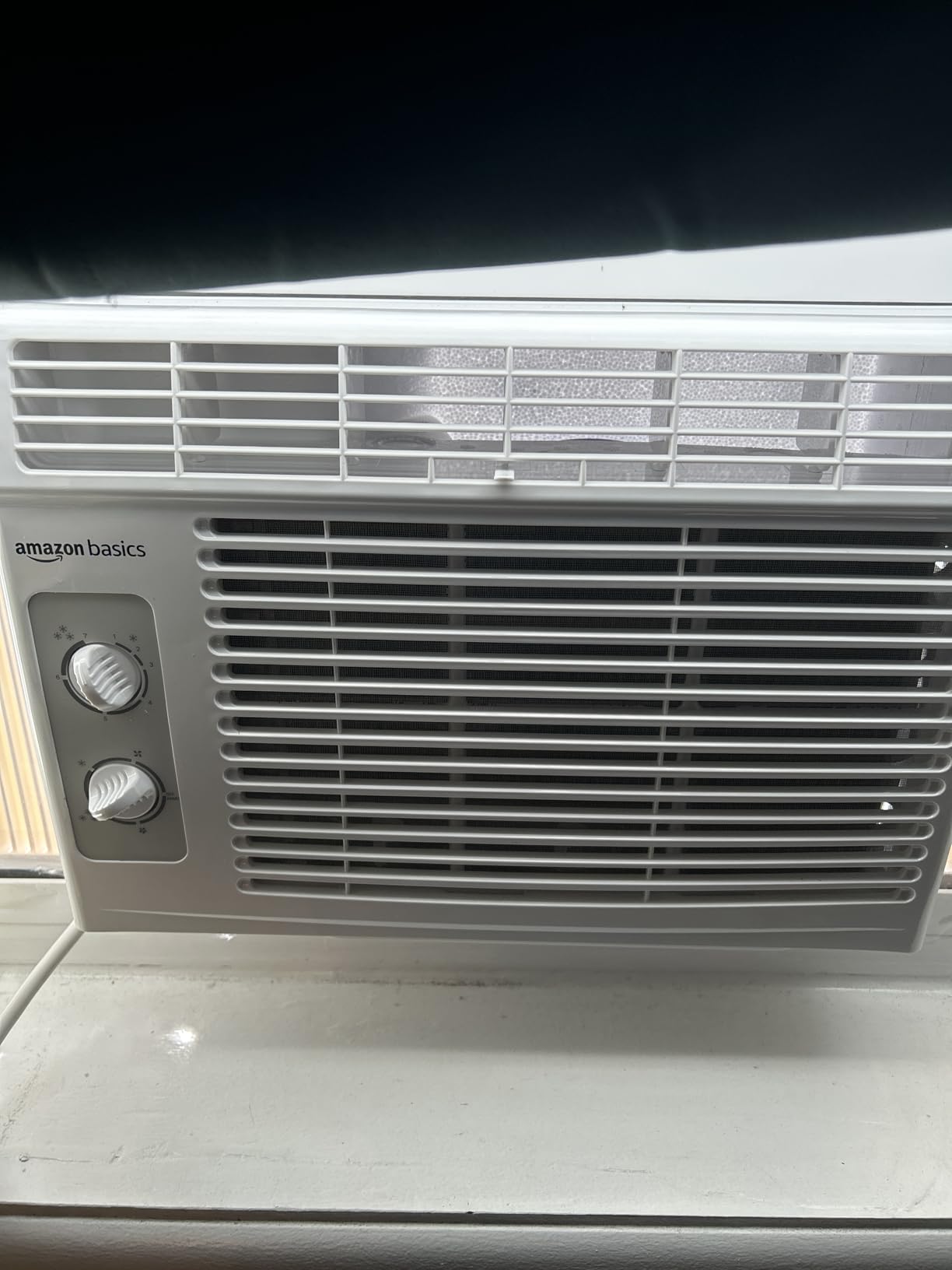 Amazon Basics 5000-BTU Window Air Conditioner with Quiet Operation, Up to 150 Sqf, Cool and Fan Functions, Washable Filter, Adjustable Window Kit, Intuitive Mechanical Controls, for Small Room, White customer photo 1