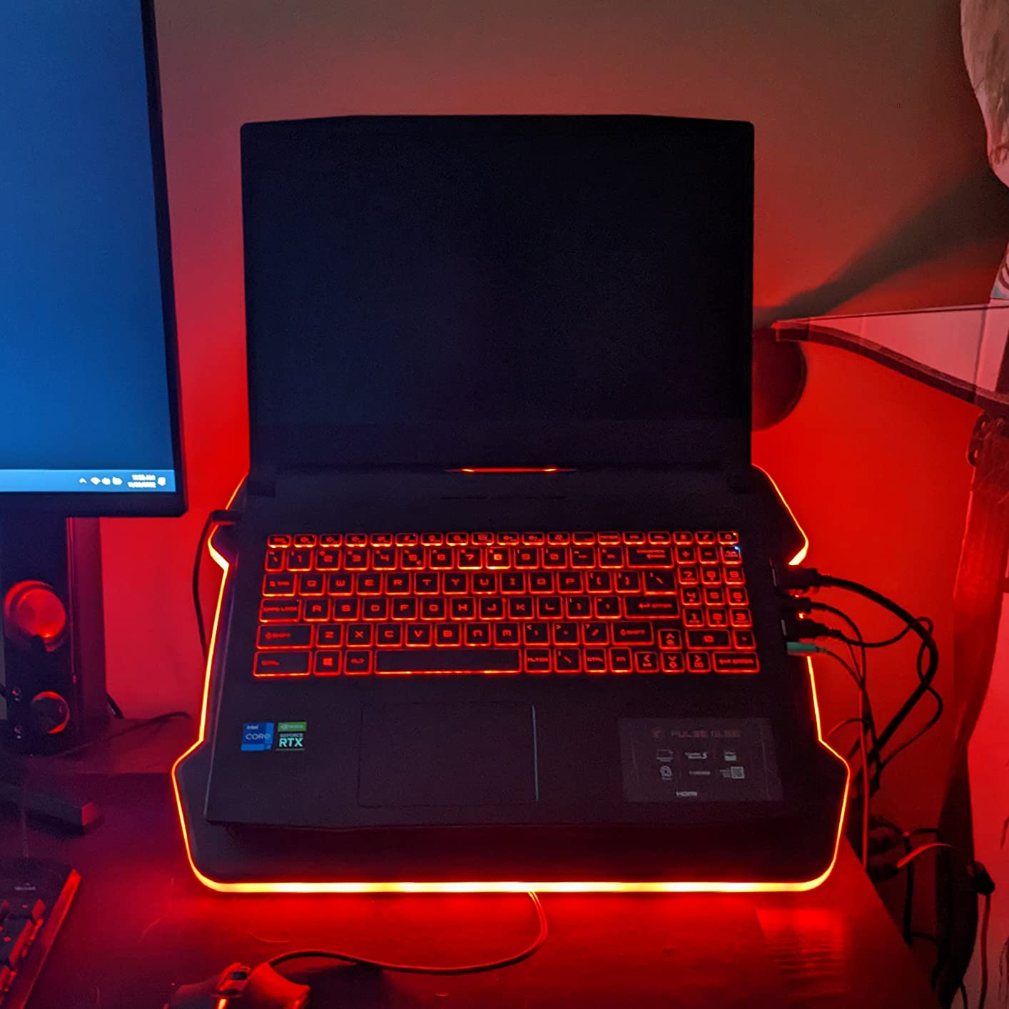 KLIM Ultimate - RGB Laptop Cooling Pad with LED Rim - Gaming Laptop Cooler - USB Powered Fan - Very Stable and Silent Laptop Stand - Compatible up to 17 inch - PC Mac PS5 PS4 Xbox One customer photo 1