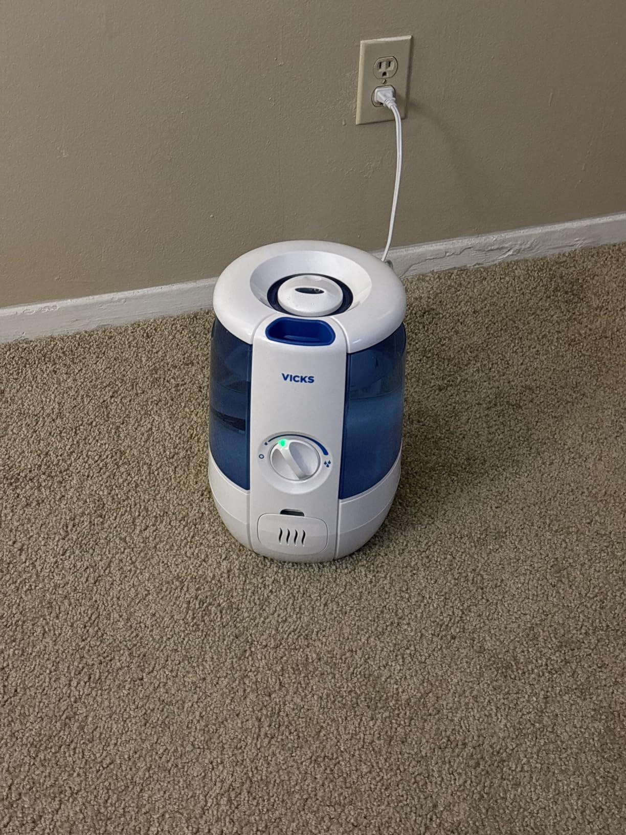 Vicks CoolRelief Cool Mist Humidifier Small to Medium Room Vaporizer for Baby, Kids, Adults, 1.2 Gal customer photo 2