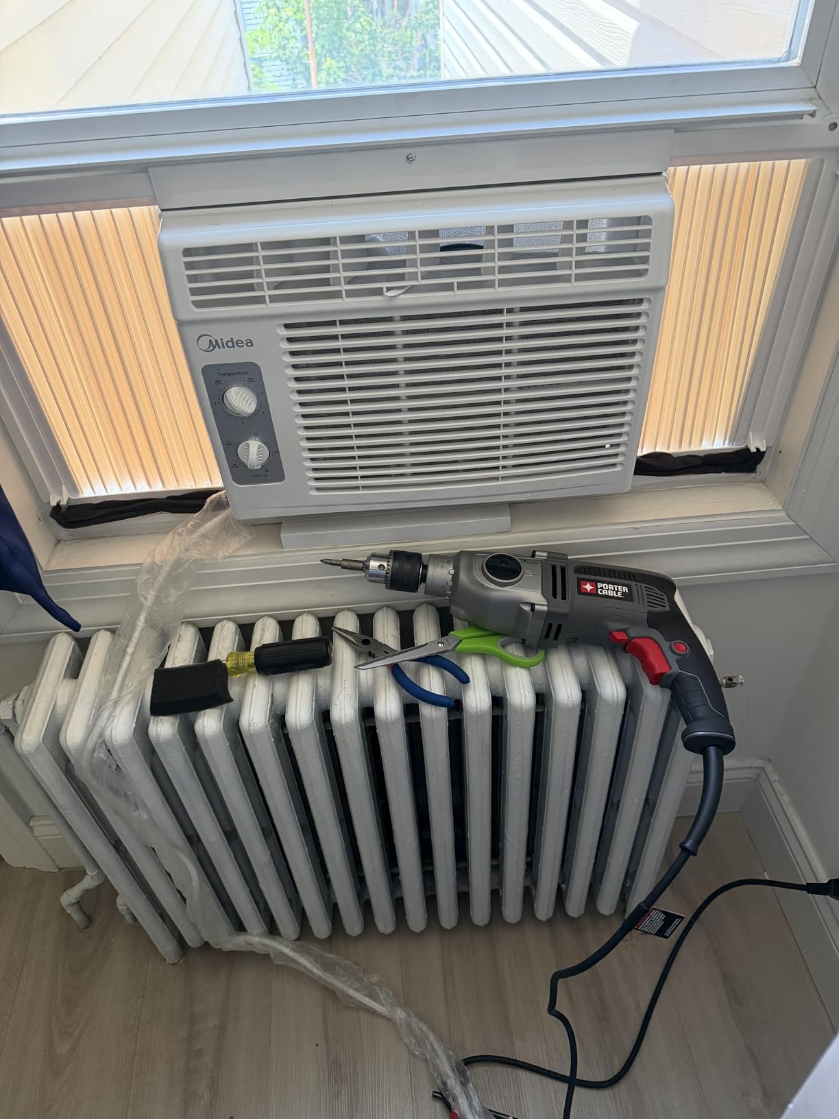 5,000 BTU EasyCool Small Window Air Conditioner - Cool up to 150 Sq. Ft. with Easy-to-Use Mechanical Controls and Reusable Filter, Perfect for Small Bedroom, Living Room, Home Office customer photo 1