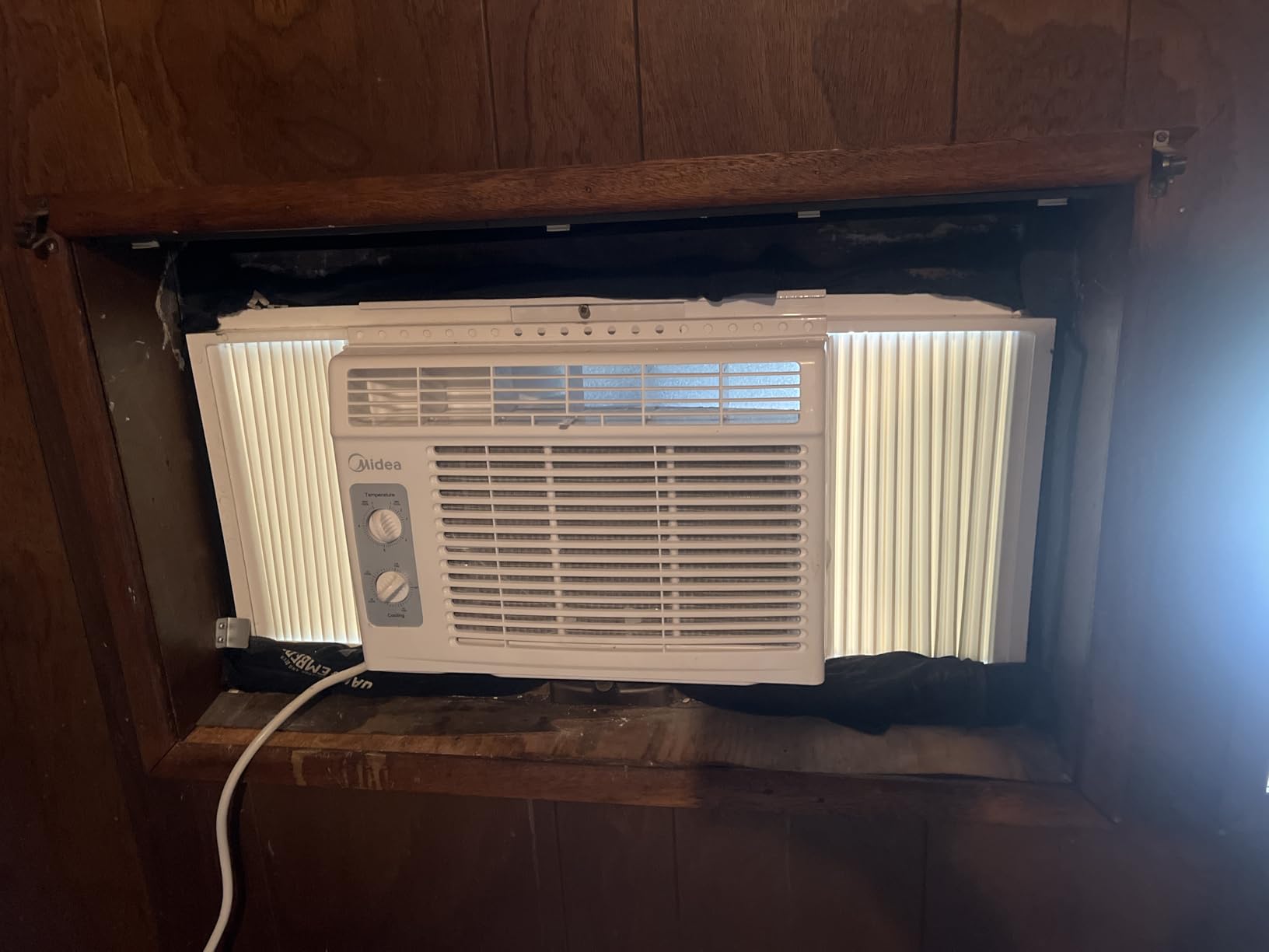 5,000 BTU EasyCool Small Window Air Conditioner - Cool up to 150 Sq. Ft. with Easy-to-Use Mechanical Controls and Reusable Filter, Perfect for Small Bedroom, Living Room, Home Office customer photo 2
