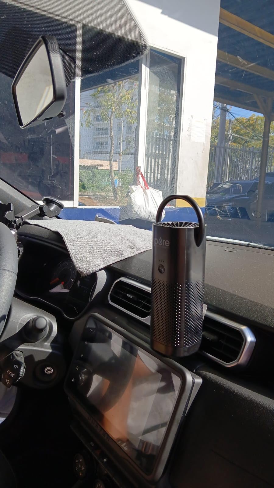 Pure Enrichment PureZone Mini Portable Air Purifier - Cordless True HEPA Filter Cleans Air & Eliminates 99.97% of Dust, Odors, & Allergens Close to You - Cars, School, & Office (Black) customer photo 2