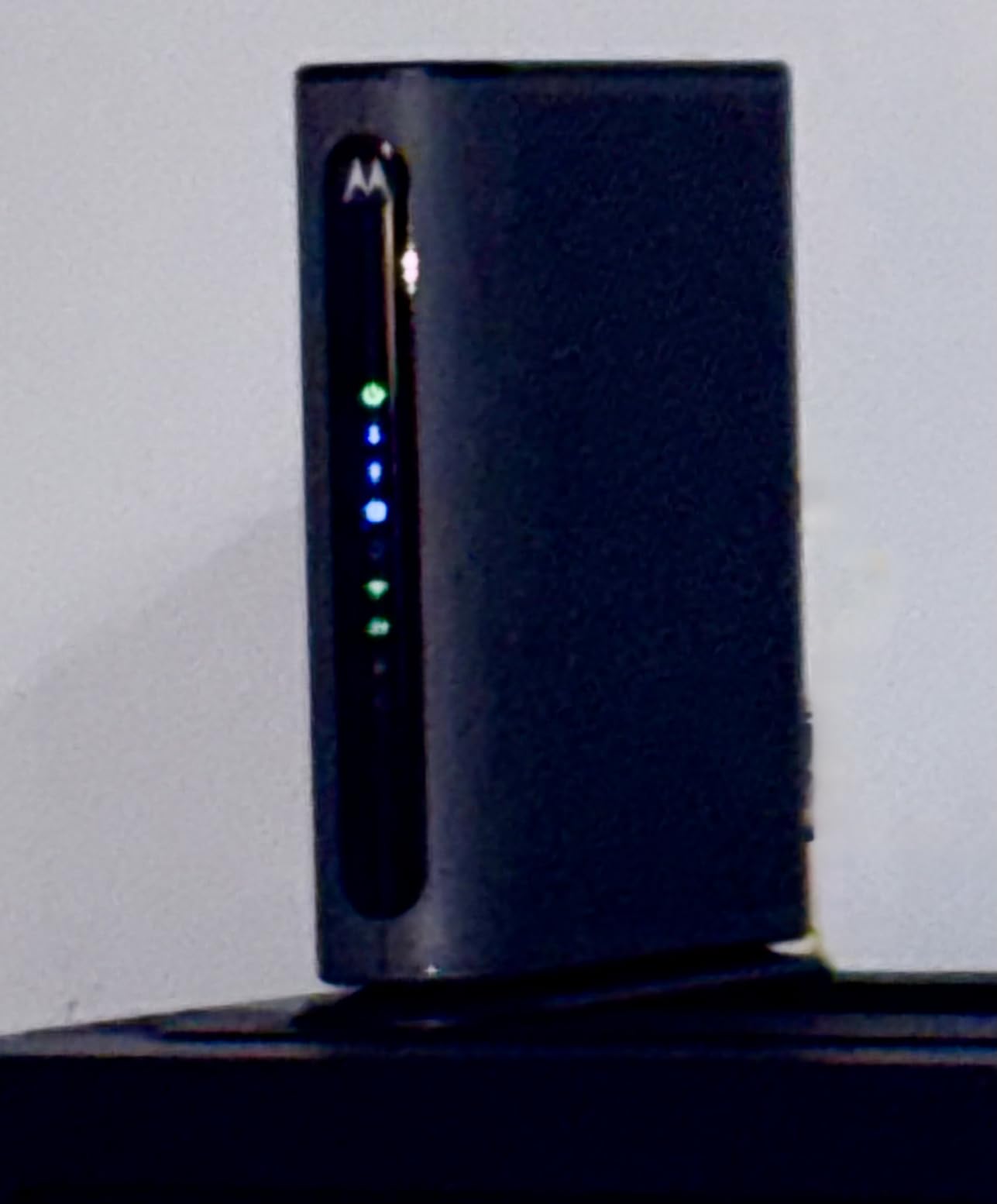 Motorola MG8702 DOCSIS 3.1 Cable Modem + Wi-Fi Router with Intelligent Power Boost | AC3200 Wi-Fi Speed | Approved for Xfinity, Cox, Spectrum customer photo 1