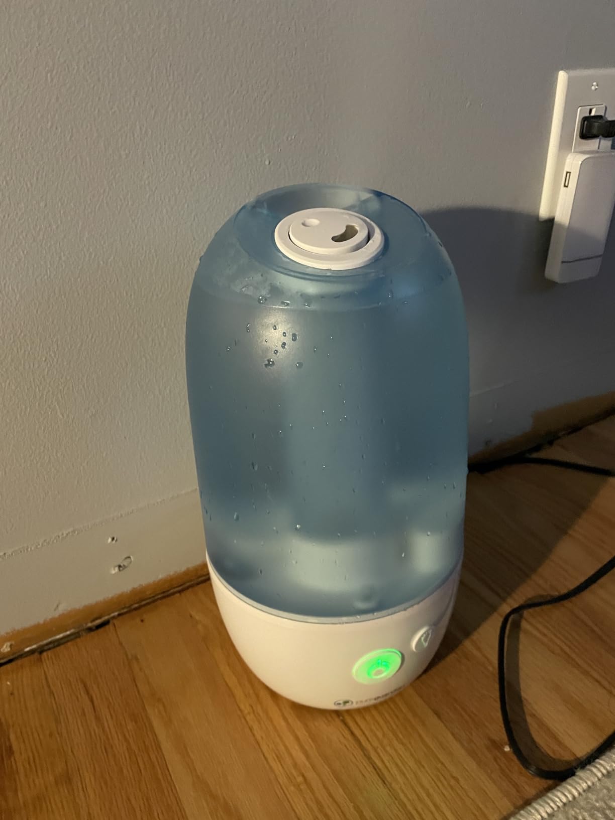 Ultrasonic Cool Mist Humidifier with Aromatherapy Tray, 70-Hour Run Time, 1-Gallon Tank Capacity, 320 Sq. Ft. Coverage for Small Rooms, Quiet Operation, H975AR customer photo 1