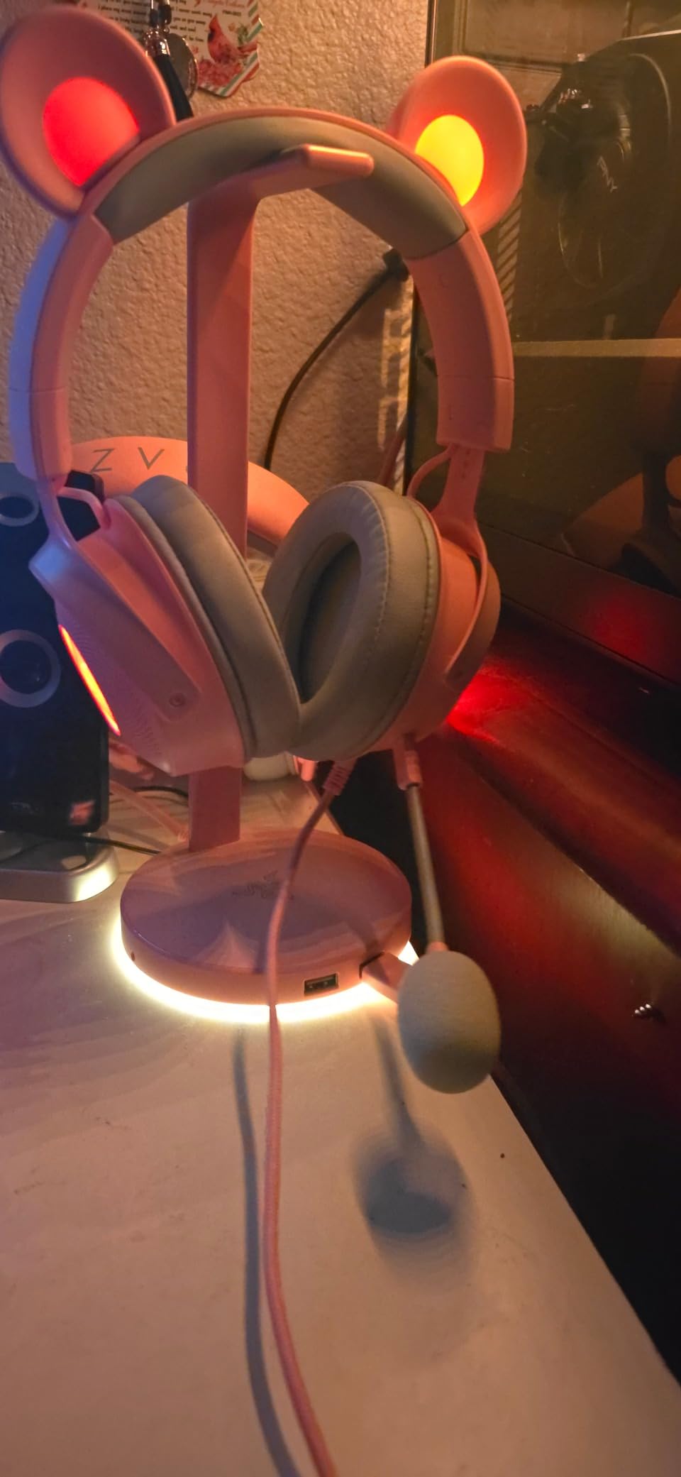 Razer Base Station V2 Chroma Headphone Headset Stand Holder: Chroma RGB Lighting - Taller Stand & Anti-Slip Ledge - USB Charging Ports - Anti-Slip Rubber Base - 3.5mm Port + Built-in DAC - Black customer photo 1