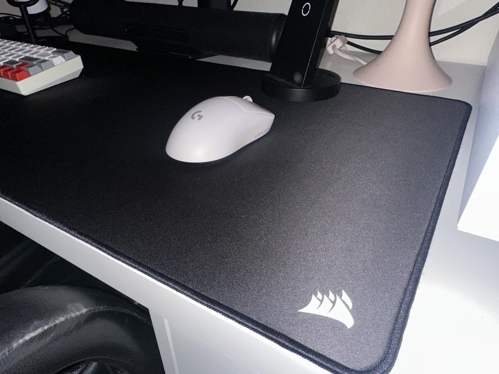 Corsair MM350 PRO Extended XL Premium Spill-Proof Cloth Gaming Mouse Pad - 36.6 inch Width x 15.7 inch Height Surface - Black customer photo 2