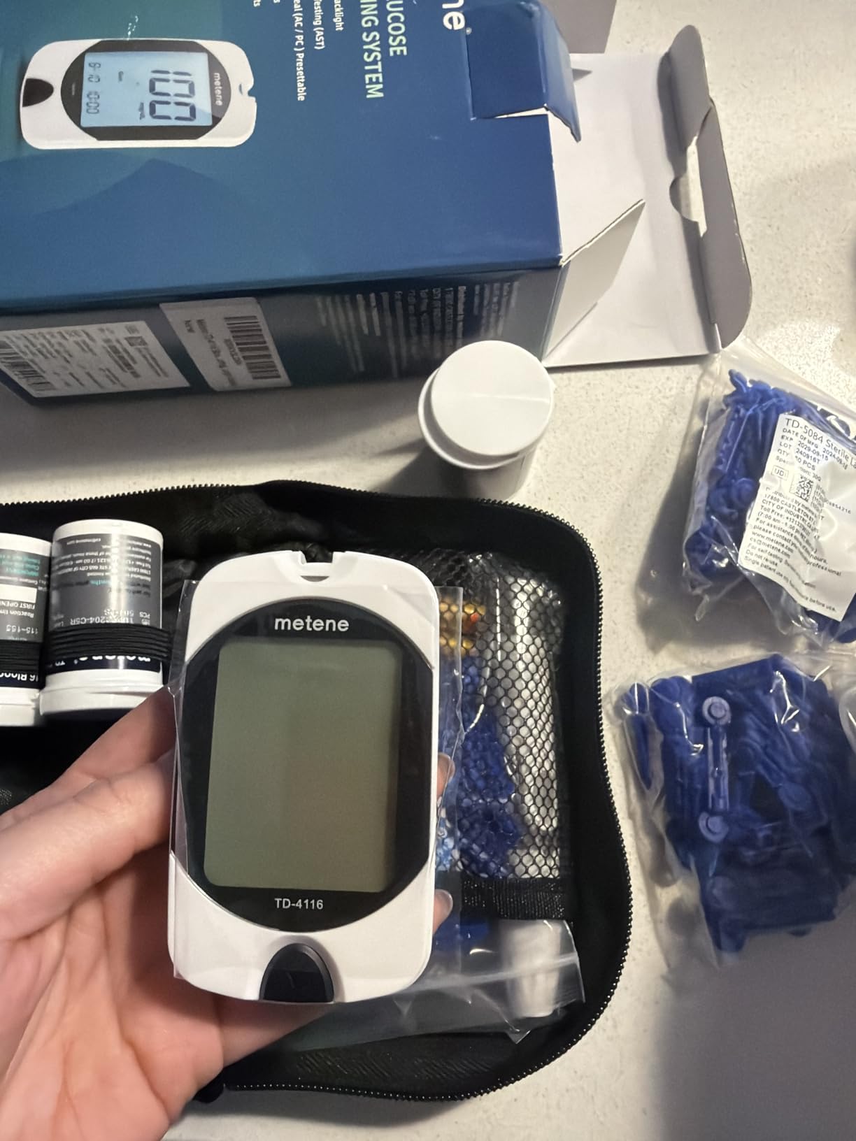 Metene TD-4116 Blood Glucose Monitor Kit, 100 Glucometer Strips, No Coding, 100 Lancets & Control Solution & Lancing Device, Large Display customer photo 2