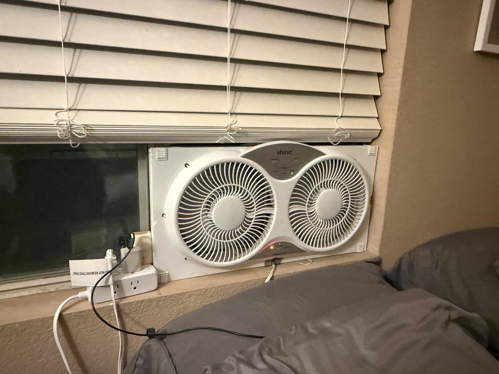 shinic Window Fan with Reversible Airflow, Twin 9