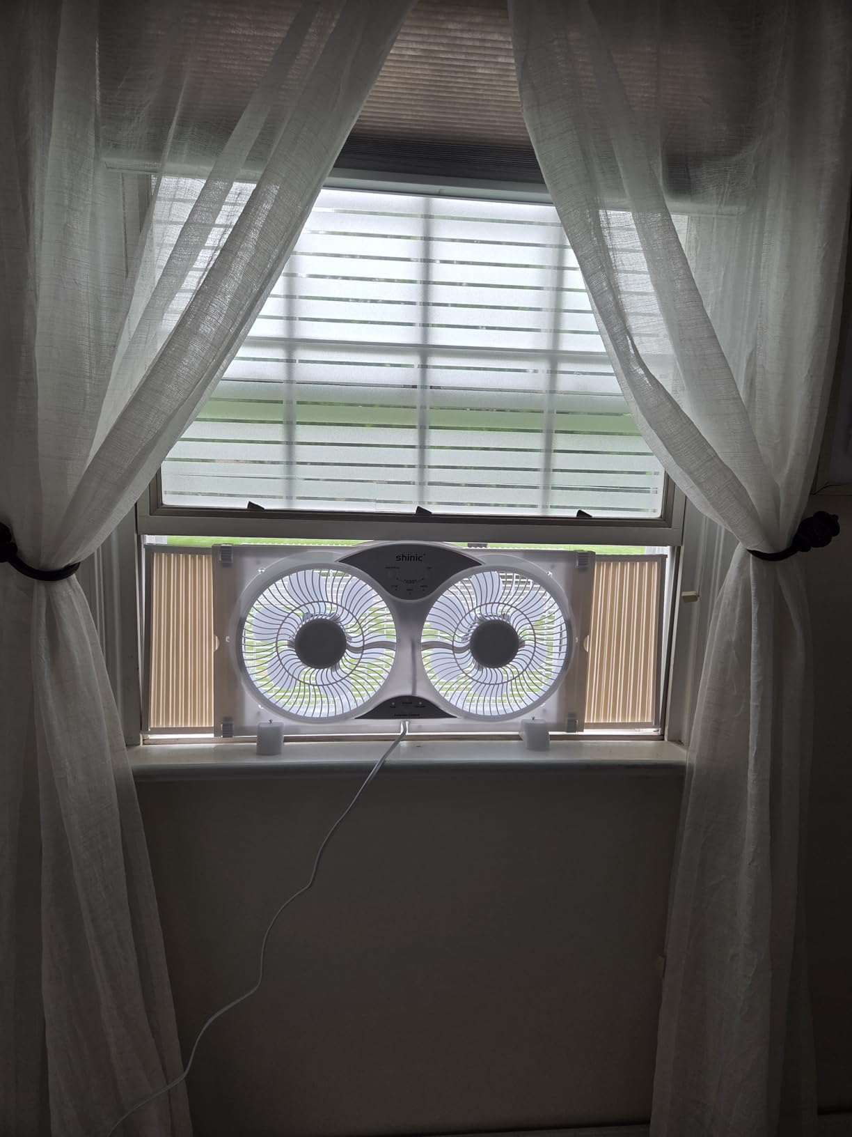 shinic Window Fan with Reversible Airflow, Twin 9