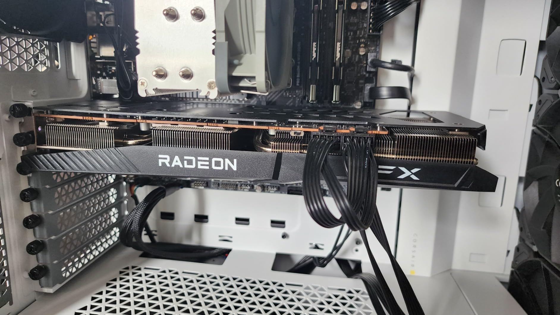 XFX Speedster SWFT309 AMD Radeon RX 6700 XT CORE Gaming Graphics Card 12GB customer photo 1