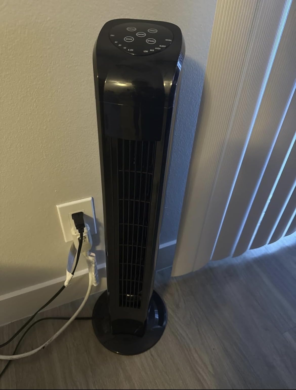 Uthfy Oscillating Tower Fan with Remote, Electric Standing Floor Fan for Bedroom Indoor Office and Home Use, Quiet Cooling Portable Bladeless Tower Fans, 30 inchs, Black customer photo 1