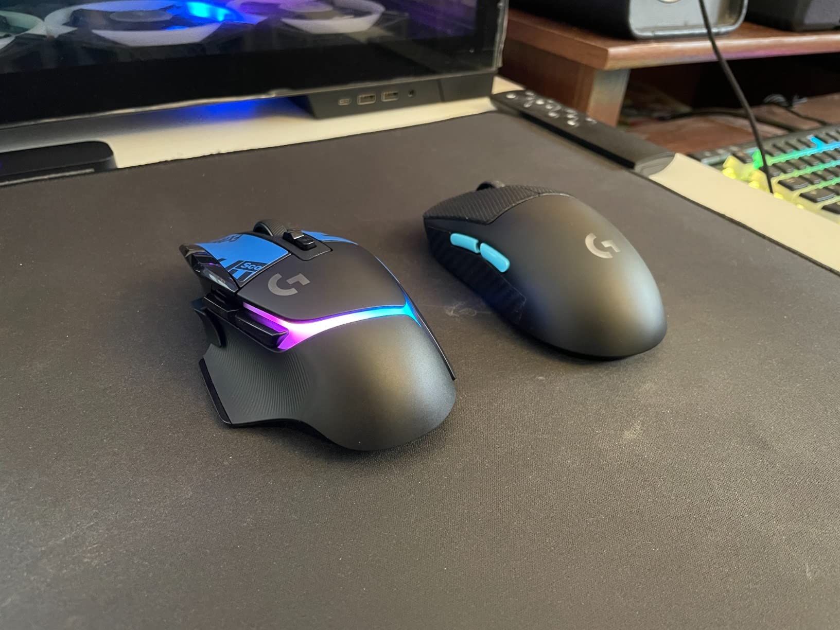 Logitech G502 X Plus Wireless Gaming Mouse: Optical Switches, LIGHTSYNC RGB, 13 Buttons, Infinite Scroll Toggle, Up to 130hr Battery, USB-C, PowerPlay Wireless Charging, PC/MacOS - Black customer photo 2
