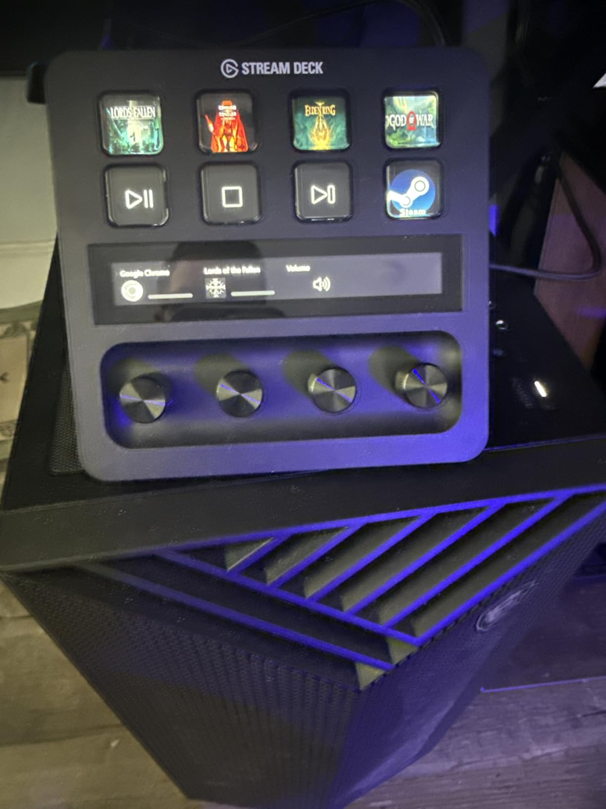 Elgato Stream Deck MK.2 - Studio Controller, 15 macro keys, trigger actions in apps and software like OBS, Twitch, YouTube and more, USB, works with Mac and PC customer photo 1