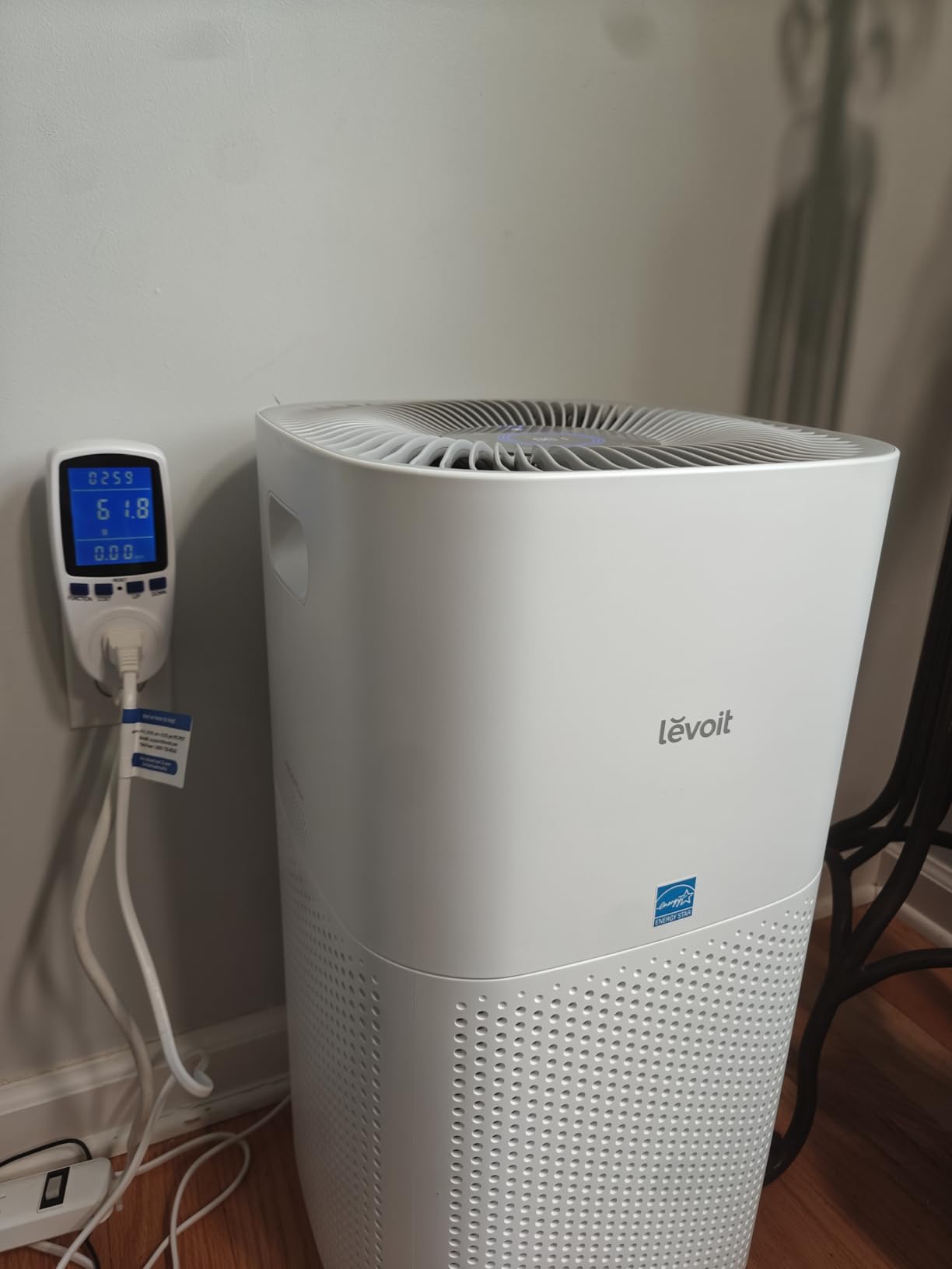Levoit Air Purifiers for Home Large Room Up to 2933 Ft² With HEPA Sleep Mode, AHAM VERIFIDE, Smart WIFI, PM2.5 Monitor, 3-in-1 Filter For Smoke, Pet Allergies, Dust, Alexa Control, Core 600S-P, White customer photo 2
